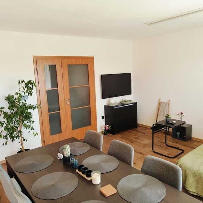 Cervena Cesta Apartment Kunovice Luaran gambar