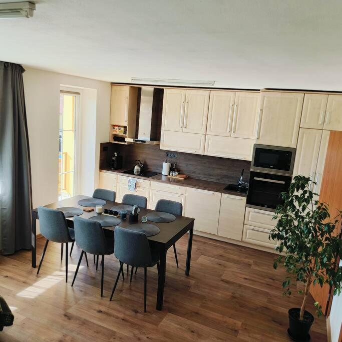 Cervena Cesta Apartment Kunovice Luaran gambar